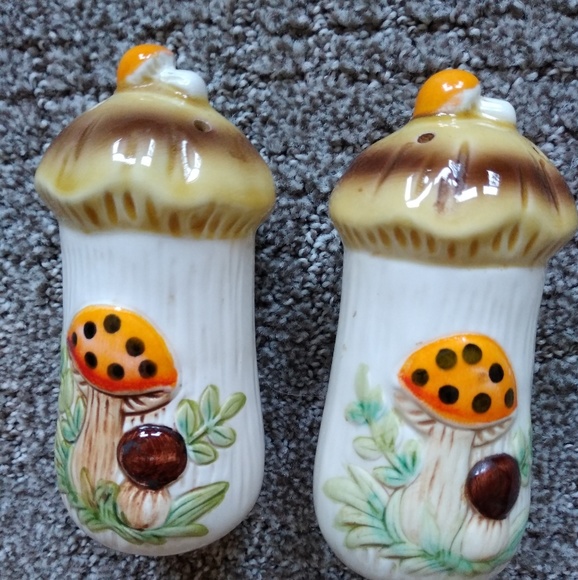 Sears Kitchen Merry Mushroom Salt Pepper Shaker Set Poshmark